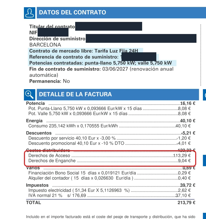 Detalle real de una factura de Endesa mostrando los conceptos Derechos de Acceso (113,29 €) y Derechos de Enganche (9,04 €), con datos identificativos anonimizados